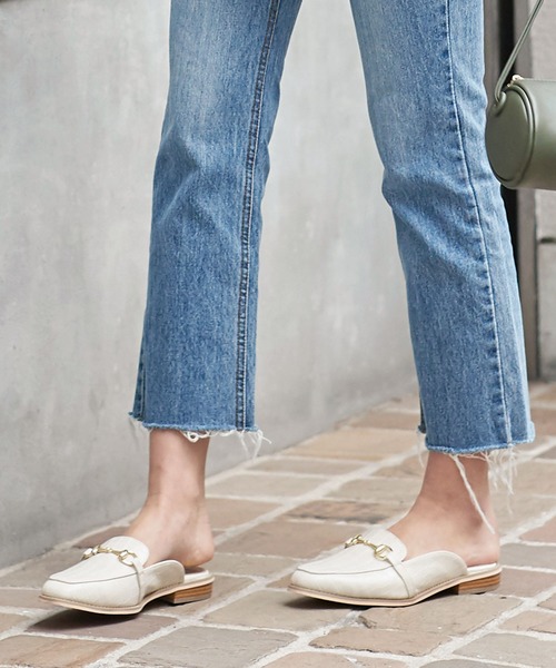 KOBE LETTUCE(コウベレタス)の「ビット付きスクエアトゥバブーシュローファーシューズ(サンダル・レディース・ホワイト系その他/ベージュ系その他/ホワイト/ブラック/ブラウン系その他/ブラック系その他/グレイッシュベージュ/ブラウン系その他2/ブラック系その他2/ホワイト系その他2/ベージュ系その他2・L/LL/M/S)」の17枚目の写真