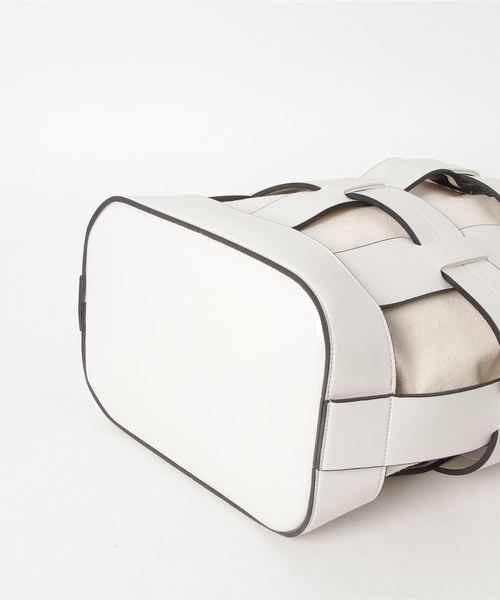 TODAYFUL（トゥデイフル）の「フェイクレザーバスケットバッグ（ハンドバッグ・レディース・ホワイト/モカ・FREE）」の4枚目の写真