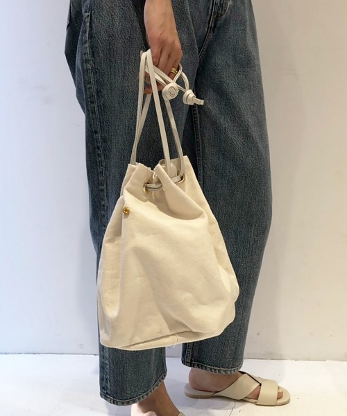 TODAYFUL（トゥデイフル）の「フェイクレザーバスケットバッグ（ハンドバッグ・レディース・ホワイト/モカ・FREE）」の6枚目の写真