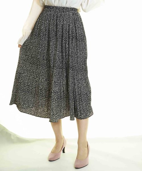おしゃれスタ(オシャレスタ)の「プチフラワー柄 プリーツギャザーSK(LC)(スカート・レディース・ベージュ/ブラック・FREE)」の2枚目の写真