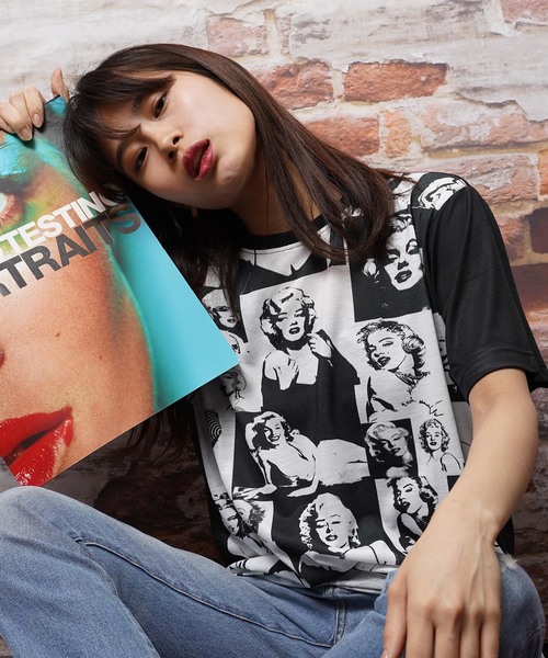 おしゃれスタ(オシャレスタ)の「モノトーンガールズフォトプリントクルーネックTシャツ(KU)(Tシャツ/カットソー・メンズ・ホワイト/ブラック・M/L)」の4枚目の写真