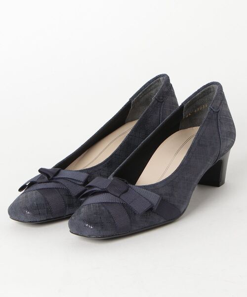 Riz raffinee（リズラフィーネ）の「【3E】グログランリボンパンプス（パンプス・レディース・ブラック/トリコロール/ネイビー×ホワイト/ブラック系その他6/ピンク×イエロー/ベージュ/アクア/ダークベージュ/ベージュ系その他7/グレー系その他5/デザートカモ・22.5cm/23cm/23.5cm/24cm/24.5cm/22cm/22.5㎝/24㎝/23㎝/24.5㎝/23.5㎝/25cm）」の11枚目の写真