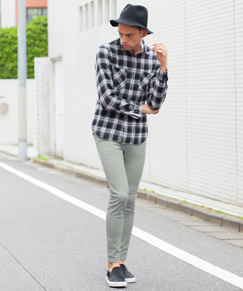 BEAUTY&YOUTH UNITED ARROWS(ビューティーアンドユースユナイテッドアローズ)の「【WEB限定】by ∴ ストレッチ カラー スキニー パンツ◆(その他パンツ・メンズ・オフホワイト/ブラック/グレー/ワイン/コバルトブルー・SMALL/MEDIUM/LARGE)」の12枚目の写真