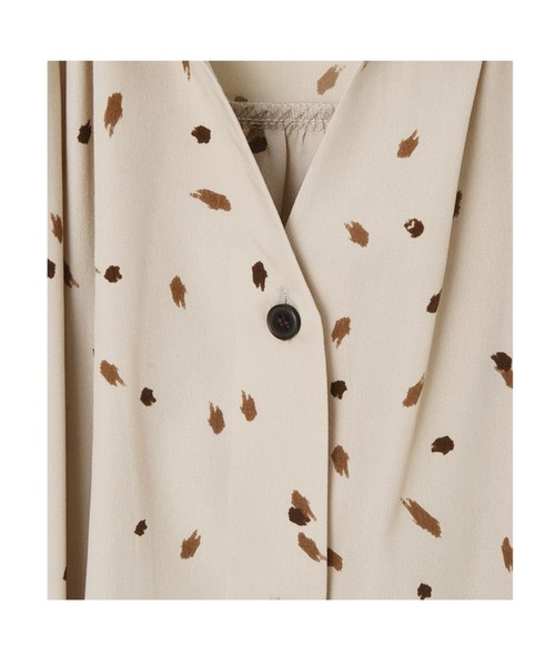 STYLE DELI(スタイルデリ)の「【LUXE】とばしペイント柄ギャザーワンピース(ワンピース・レディース・ブラック/ベージュ・01/02)」の7枚目の写真