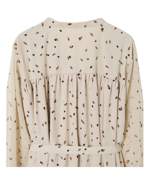 STYLE DELI(スタイルデリ)の「【LUXE】とばしペイント柄ギャザーワンピース(ワンピース・レディース・ブラック/ベージュ・01/02)」の11枚目の写真