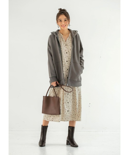 STYLE DELI(スタイルデリ)の「【LUXE】とばしペイント柄ギャザーワンピース(ワンピース・レディース・ブラック/ベージュ・01/02)」の15枚目の写真