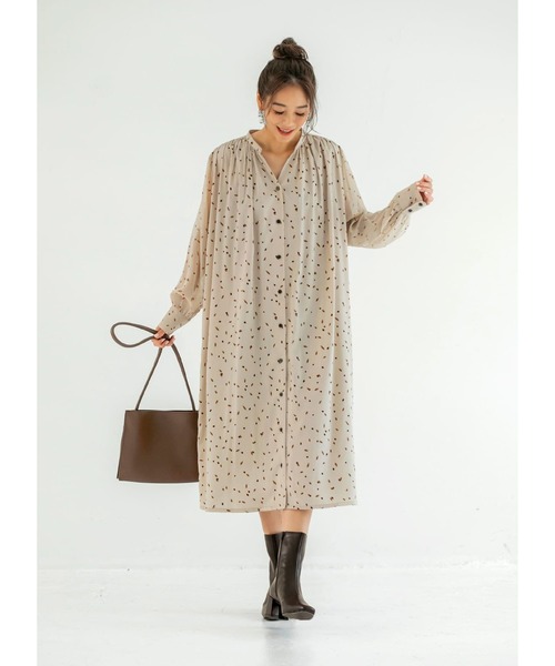 STYLE DELI(スタイルデリ)の「【LUXE】とばしペイント柄ギャザーワンピース(ワンピース・レディース・ブラック/ベージュ・01/02)」の16枚目の写真