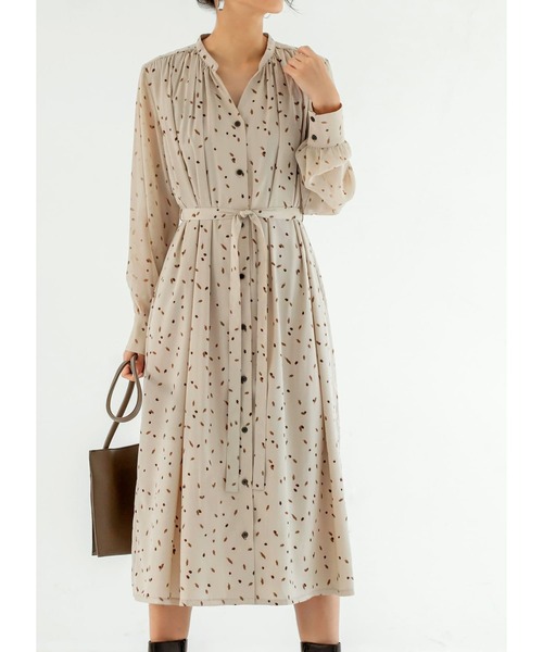 STYLE DELI(スタイルデリ)の「【LUXE】とばしペイント柄ギャザーワンピース(ワンピース・レディース・ブラック/ベージュ・01/02)」の18枚目の写真