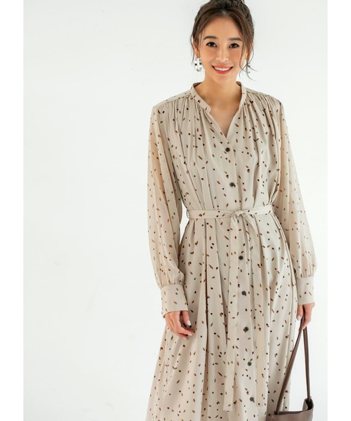 STYLE DELI(スタイルデリ)の「【LUXE】とばしペイント柄ギャザーワンピース(ワンピース・レディース・ブラック/ベージュ・01/02)」の19枚目の写真