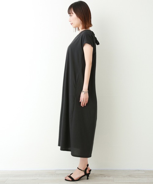 n'ee-ne（ネーネ）の「バックリボンVネックワンピース（ワンピース・レディース・キャメル/ブラック/モスグリーン・M）」の4枚目の写真