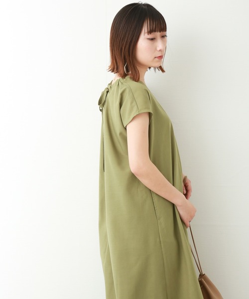 n'ee-ne（ネーネ）の「バックリボンVネックワンピース（ワンピース・レディース・キャメル/ブラック/モスグリーン・M）」の9枚目の写真