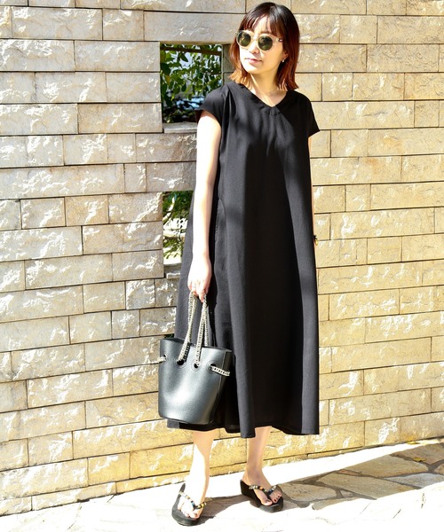 n'ee-ne（ネーネ）の「バックリボンVネックワンピース（ワンピース・レディース・キャメル/ブラック/モスグリーン・M）」の13枚目の写真