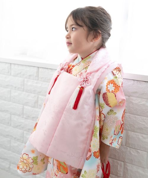 KYOETSU（キョウエツ）の「被布セット 二部式 セパレート 三歳 4点セット (  着物 + 被布 + 伊達衿 + 巾着 )（着物・キッズ・ホワイト系その他4/ホワイト系その他2/ピンク系その他6/パープル系その他/パープル系その他2/ピンク系その他2/イエロー系その他/オレンジ系その他/ピンク系その他5/ブルー系その他/ホワイト系その他/レッド系その他3/ブラック系その他/ブルー系その他2/ピンク系その他/レッド系その他2/ピンク系その他3/ホワイト系その他3/レッド系その他/ピンク系その他4/その他1/その他2/その他3/その他6/その他4/その他5・90-100cm）」の4枚目の写真