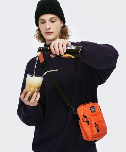 Ressaca（レサーカ）の「オーバーサイズ タートルネックボリュームニットセーター（ニット/セーター・メンズ・ブラック/グレー/ダークオリーブ/ターコイズブルー/ライム/オレンジ/ライトグリーン/クリーム/ダークパープル/グレイッシュブルー/チャコール/パープル/ブラウン/グリーン/ロイヤルブルー・M/XL/L/S）」の14枚目の写真