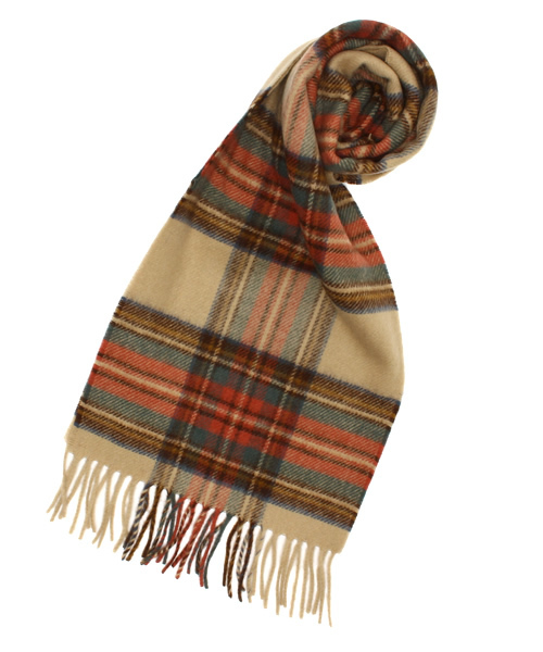BEAMS BOY(ビームスボーイ)の「HIGHLAND TWEEDS / TARTAN SCARF 14FW(マフラー・レディース・レッド/サックスブルー/ネイビー/グレー/ベージュ/インディゴブルー・ONE SIZE)」の3枚目の写真