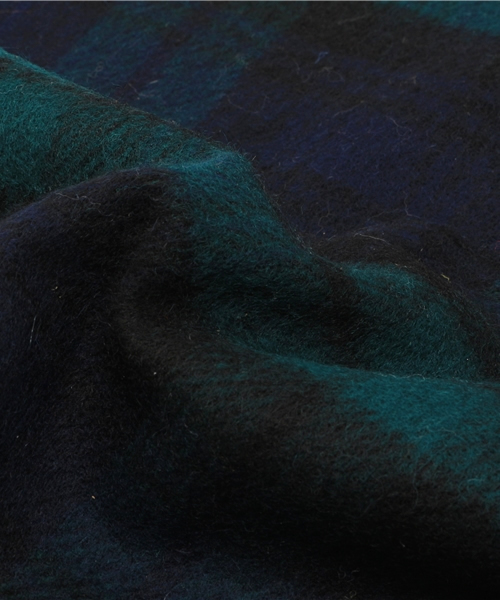 BEAMS BOY(ビームスボーイ)の「HIGHLAND TWEEDS / TARTAN SCARF 14FW(マフラー・レディース・レッド/サックスブルー/ネイビー/グレー/ベージュ/インディゴブルー・ONE SIZE)」の9枚目の写真