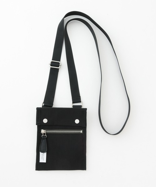 ADAM ET ROPE'（アダムエロペ）の「【CESSE】トラベルポーチ（ボディバッグ/ウエストポーチ・メンズ・ブラック/オリーブ・FREE）」の2枚目の写真