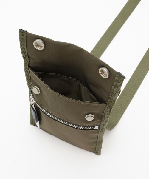 ADAM ET ROPE'（アダムエロペ）の「【CESSE】トラベルポーチ（ボディバッグ/ウエストポーチ・メンズ・ブラック/オリーブ・FREE）」の4枚目の写真