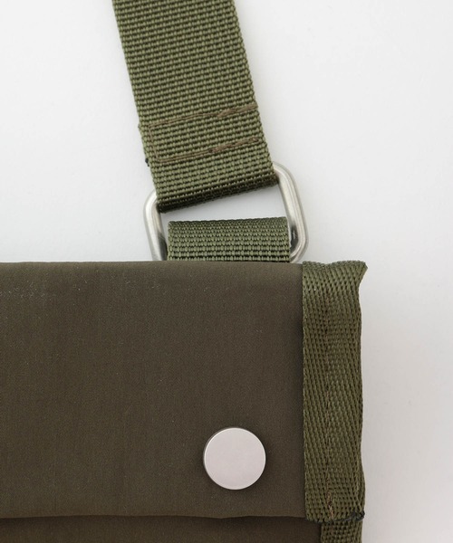 ADAM ET ROPE'（アダムエロペ）の「【CESSE】トラベルポーチ（ボディバッグ/ウエストポーチ・メンズ・ブラック/オリーブ・FREE）」の9枚目の写真