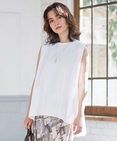 ANY SIS（エニィスィス）の「【L'aube】バックフレアーディテール カットソー（Tシャツ/カットソー・レディース・ホワイト系/ブラック系/黄土色系・0）」の2枚目の写真