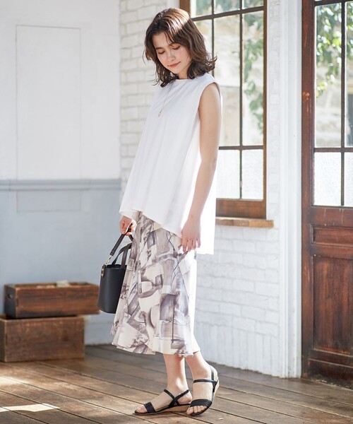 ANY SIS（エニィスィス）の「【L'aube】バックフレアーディテール カットソー（Tシャツ/カットソー・レディース・ホワイト系/ブラック系/黄土色系・0）」の12枚目の写真