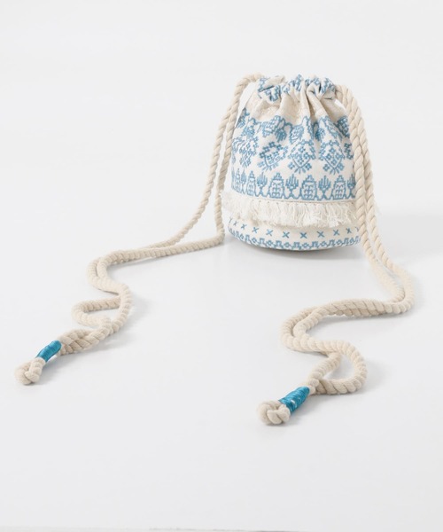 KBF（ケイビーエフ）の「フリンジ巾着BAG（ショルダーバッグ・レディース・ホワイト系その他・ONE）」の4枚目の写真