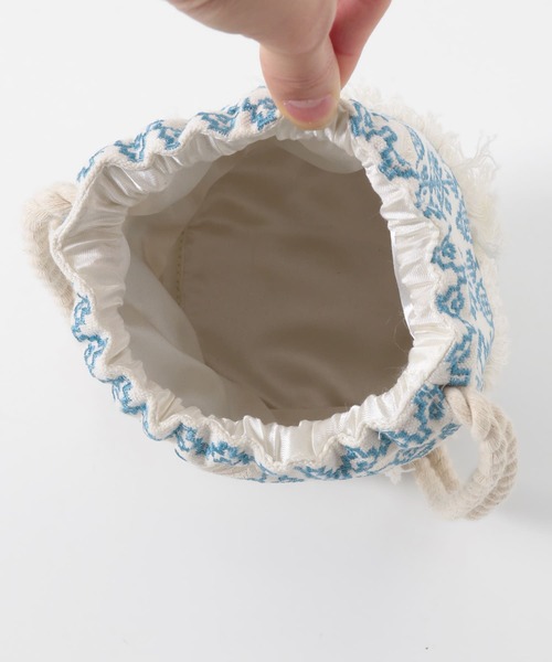 KBF（ケイビーエフ）の「フリンジ巾着BAG（ショルダーバッグ・レディース・ホワイト系その他・ONE）」の3枚目の写真