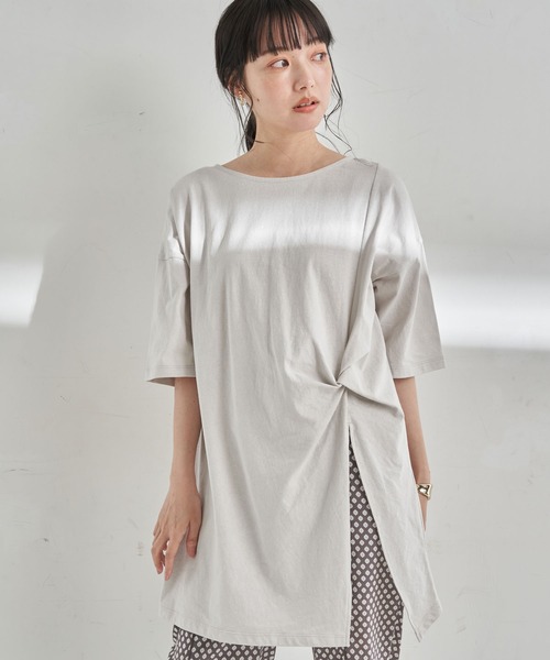 earth music&ecology（アースミュージックアンドエコロジー）の「ドレープカットチュニック　＊（Tシャツ/カットソー・レディース・チャコールグレー/ホワイト系その他2/ピンクベージュ・FREE）」の2枚目の写真