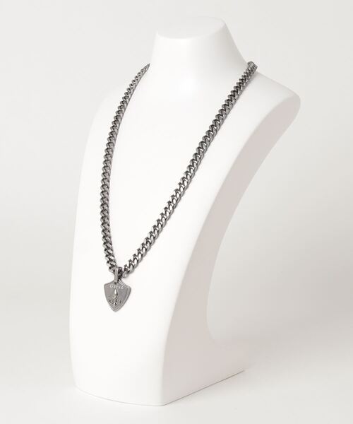 Guess(ゲス)の「KNIGHT FLOWER 8mm Curb 4DC Shield Necklace (Antique Silver)(ネックレス・メンズ・アンティークシルバー・ONE SIZE)」の3枚目の写真