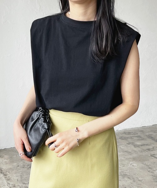 LIAN(リアン)の「天竺フレンチスリーブTシャツ(Tシャツ/カットソー・レディース・ライトベージュ/オフホワイト/ブラウン/ブラック/グリーン/オレンジ/ピンク/ネイビー/カーキ・FREE)」の3枚目の写真