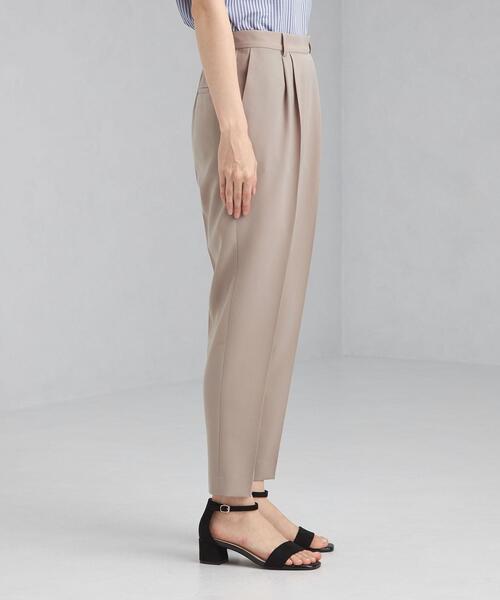 green label relaxing（グリーンレーベルリラクシング）の「サラフールⅡ タック テーパード パンツ － ウォッシャブル ー ー 防シワ ー ー ストレッチ －（その他パンツ・レディース・ブラック/モカ・44/46/40/38/42/36/34）」の4枚目の写真
