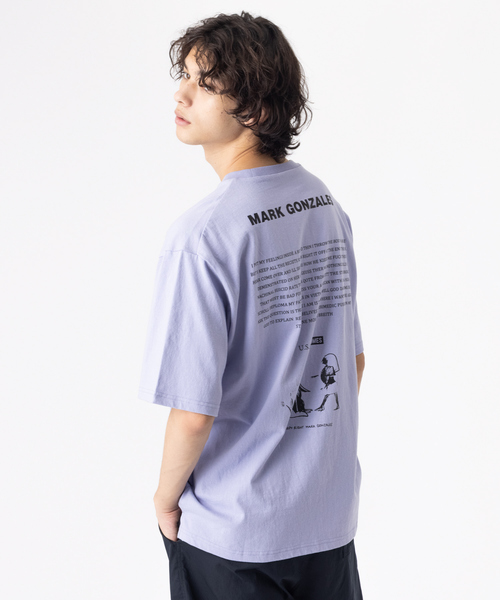 Mark Gonzales（マーク・ゴンザレス）の「【Mark Gonzales / マークゴンザレス】 別注 モノクロ バックプリント Tシャツ（Tシャツ/カットソー・メンズ・ホワイト/ブラック/ベージュ/ライラック・46/48）」の4枚目の写真