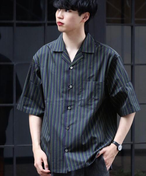 green label relaxing by 風早ゆうた（グリーンレーベルリラクシングバイカゼハヤユウタ）の「＜風早ゆうた（WEARISTA）×green label relaxing＞ブリティッシュ ストライプ 5分袖 オープンカラー シャツ（シャツ/ブラウス・メンズ・ダークグリーン/ネイビー・MEDIUM/LARGE）」の2枚目の写真