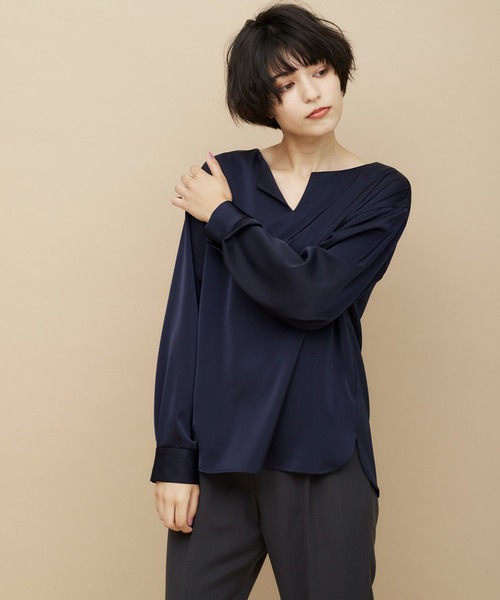 CLEARIMPRESSION (クリアインプレッション)の「キーネックブラウス(シャツ/ブラウス・レディース・ネイビー/オフホワイト/モカ・フリー)」の14枚目の写真