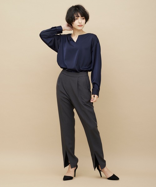 CLEARIMPRESSION (クリアインプレッション)の「キーネックブラウス(シャツ/ブラウス・レディース・ネイビー/オフホワイト/モカ・フリー)」の16枚目の写真