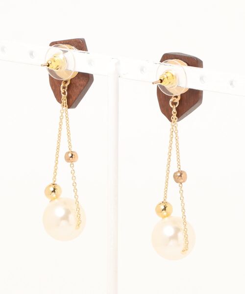 tone(トーン)の「【Belle】ウッドパールボールピアス(MA)(ピアス(両耳用)・レディース・ゴールド・FREE)」の2枚目の写真