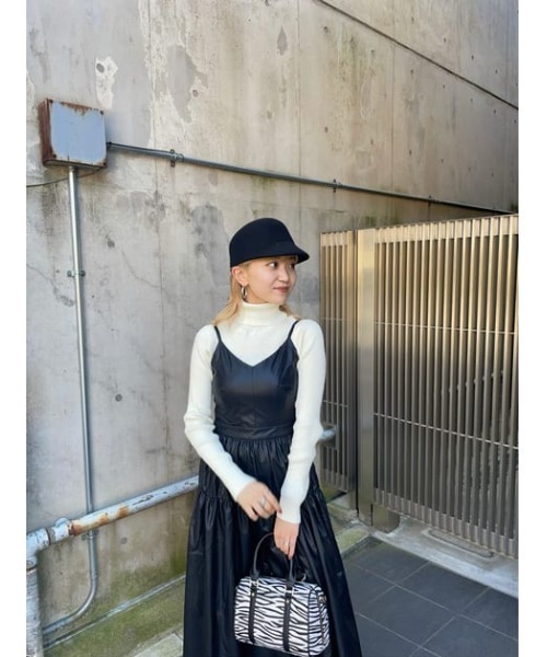 SLY（スライ）の「VEGAN LEATHER GATHER CAMI OP ビーガンレザー