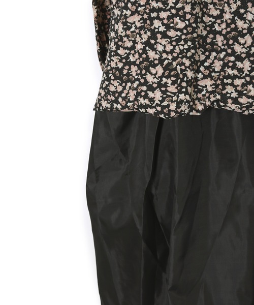 w closet（ダブルクローゼット）の「花柄パイピングワンピース