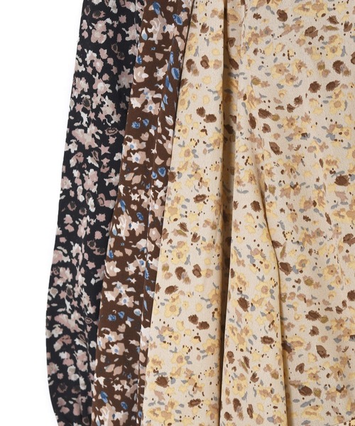 w closet(ダブルクローゼット)の「花柄パイピングワンピース(ワンピース・レディース・ブラック/ブラウン/キナリ・FREE)」の5枚目の写真