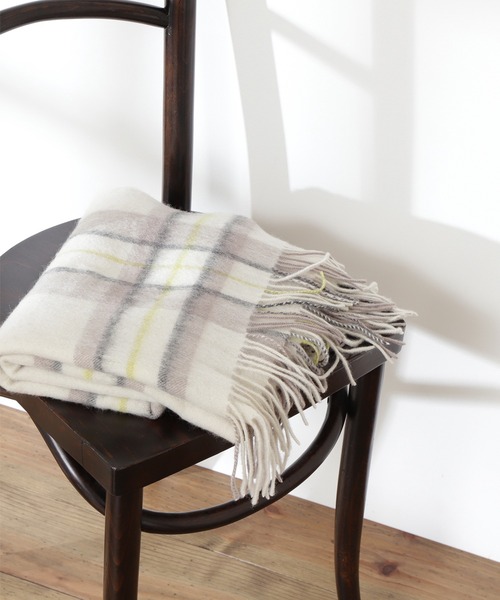 N.(N. Natural Beauty Basic)(エヌエヌナチュラルビューティーベーシック)の「◆ウールチェックストール(ストール/ショール・レディース・オフホワイト/ブルー/ネイビー・フリ-)」の4枚目の写真