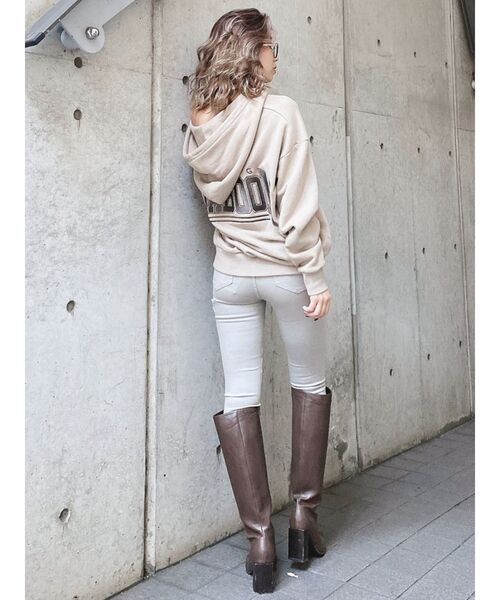 GYDA（ジェイダ）の「BADABING BADABOOM ZIPUPスウェットパーカー（パーカー・レディース・ベージュ/オフホワイト/カーキ・FREE）」の11枚目の写真