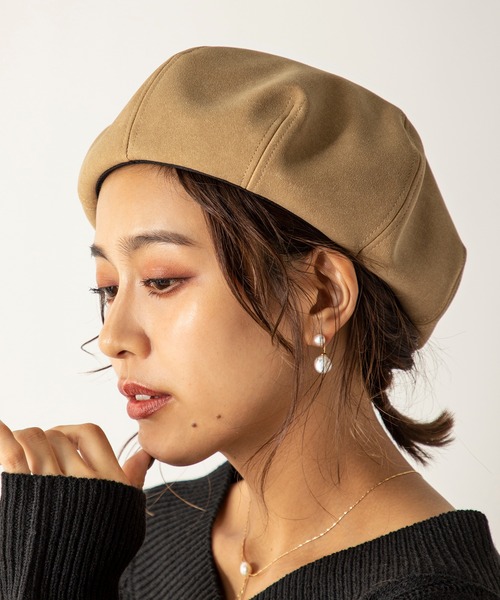 MILLION CARATS（ミリオンカラッツ）の「ワンランク上のお洒落を導くスエードベレー（ニットキャップ/ビーニー・レディース・ブラック/ベージュ・FREE）」の3枚目の写真