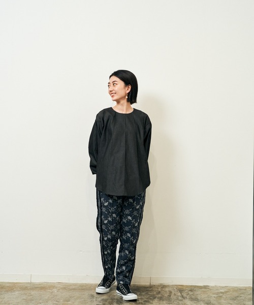HERENCIA（ヘレンチア）の「ピンタックデザイン ライトデニム プルオーバー（シャツ/ブラウス・レディース・ワインレッド/スミクロ・MEDIUM）」の13枚目の写真