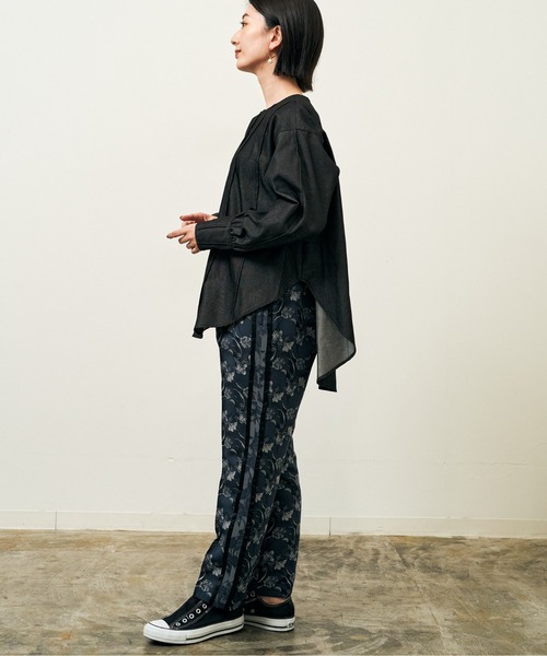 HERENCIA（ヘレンチア）の「ピンタックデザイン ライトデニム プルオーバー（シャツ/ブラウス・レディース・ワインレッド/スミクロ・MEDIUM）」の3枚目の写真