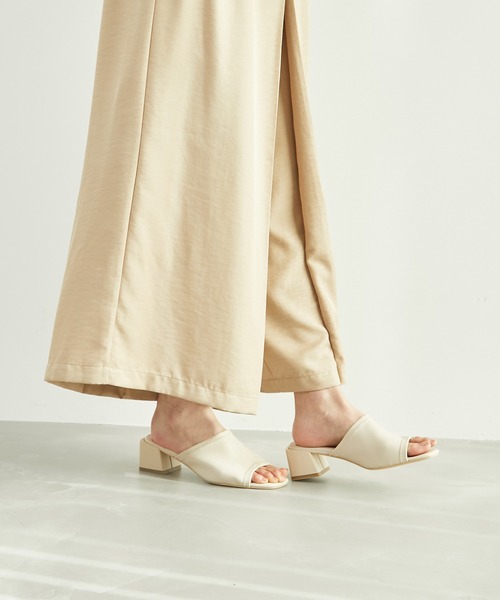 ROPE' PICNIC（ロペピクニック）の「【WEB限定カラー:グリーン】ストレッチアッパーフレアブロックヒールミュール（サンダル・レディース・ブラック/オレンジ/グリーン系その他/キナリ・23.5cm/24.5cm/23.0cm/24.0cm）」の18枚目の写真