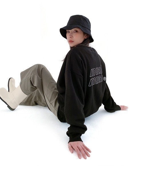 muahmuah(ムーアムーア)の「A'GEM/9 × .kom『muah muah/ムーアムーア』VIVID MUAH LOGO MTM/ヴィヴィットロゴ スウェットシャツ(スウェット・レディース・グレー/インディゴブルー/ブラック/アイボリー・FREE)」の10枚目の写真