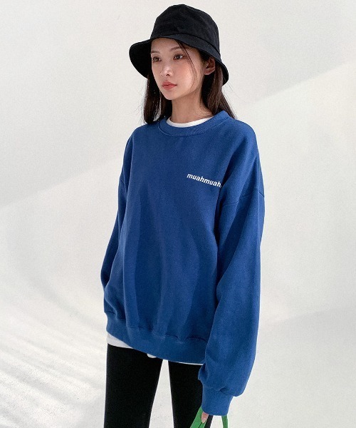 muahmuah(ムーアムーア)の「A'GEM/9 × .kom『muah muah/ムーアムーア』VIVID MUAH LOGO MTM/ヴィヴィットロゴ スウェットシャツ(スウェット・レディース・グレー/インディゴブルー/ブラック/アイボリー・FREE)」の13枚目の写真