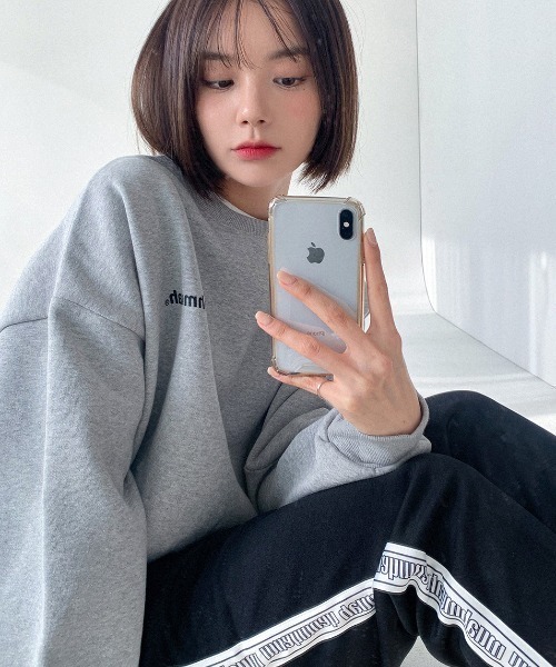 muahmuah(ムーアムーア)の「A'GEM/9 × .kom『muah muah/ムーアムーア』VIVID MUAH LOGO MTM/ヴィヴィットロゴ スウェットシャツ(スウェット・レディース・グレー/インディゴブルー/ブラック/アイボリー・FREE)」の19枚目の写真
