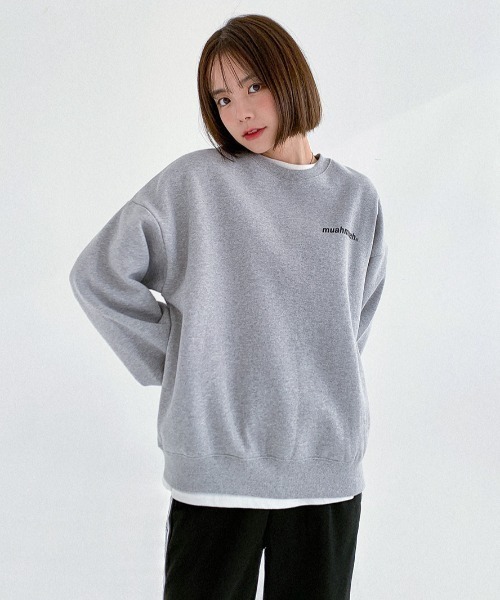 muahmuah(ムーアムーア)の「A'GEM/9 × .kom『muah muah/ムーアムーア』VIVID MUAH LOGO MTM/ヴィヴィットロゴ スウェットシャツ(スウェット・レディース・グレー/インディゴブルー/ブラック/アイボリー・FREE)」の20枚目の写真
