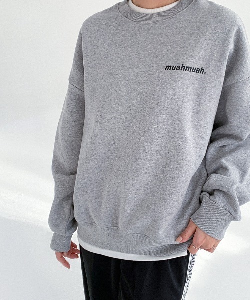 muahmuah(ムーアムーア)の「A'GEM/9 × .kom『muah muah/ムーアムーア』VIVID MUAH LOGO MTM/ヴィヴィットロゴ スウェットシャツ(スウェット・レディース・グレー/インディゴブルー/ブラック/アイボリー・FREE)」の21枚目の写真